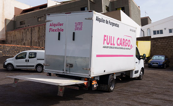 En este momento estás viendo Cómo elegir el furgón ideal para tu próximo proyecto en Canarias